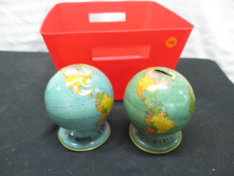 lot 140 image: 2 World Bank Globe Banks and tub