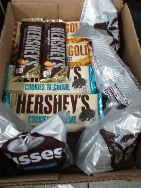lot 161 image: 33 Various Herseys candy bars and treats