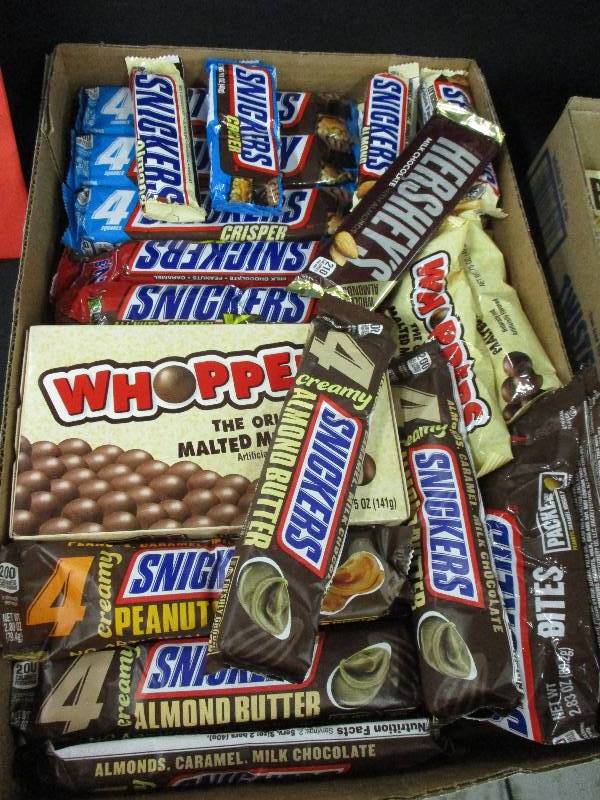 lot 162 image: 36 Snicker, whoppers, and various candy bars