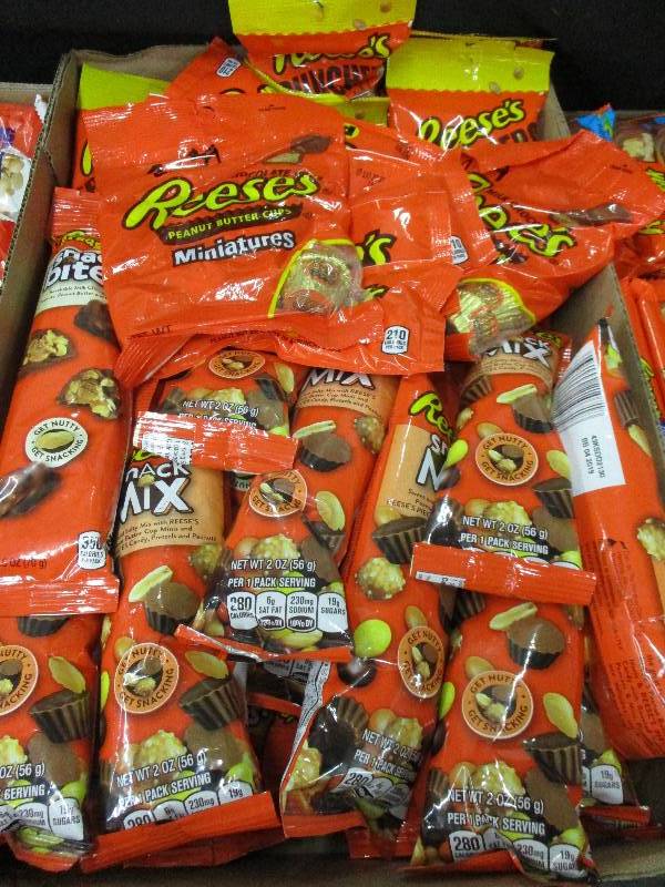 lot 167 image: 39 Packs of Reeses Snacks