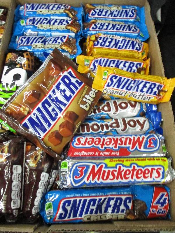 lot 176 image: 51 Snickers Bars