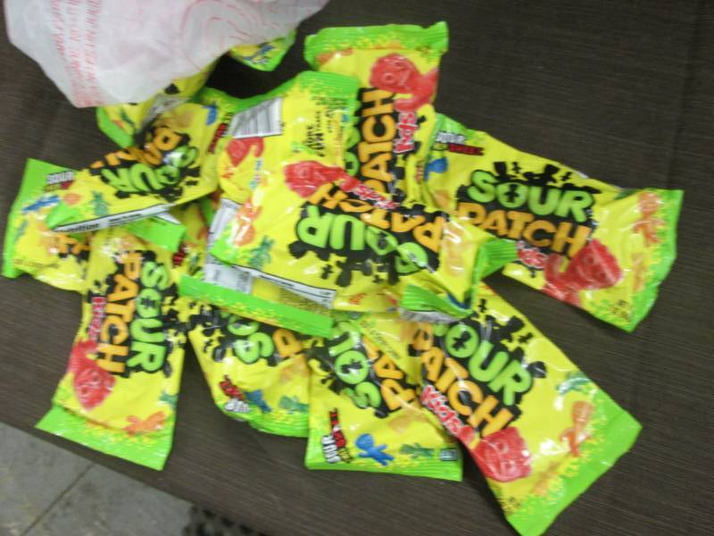 lot 22 image: 12 - 2 oz Pks Sour Patch Kids Candy...