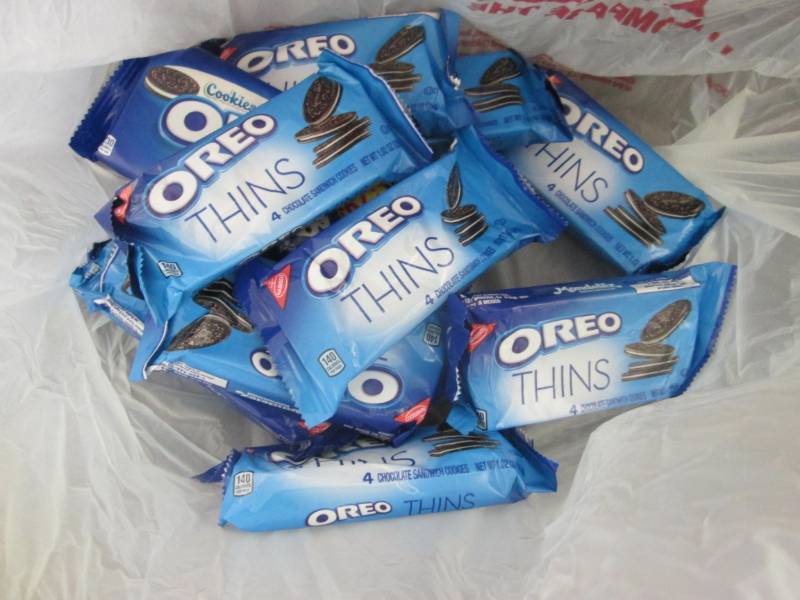 lot 38 image: 12- 1.02 oz Oreo Thins Cookies...