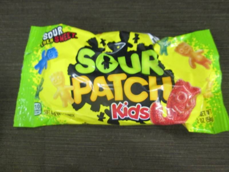 lot 43 image: 12 - 2 oz Pks Sour Patch Kids Candy...