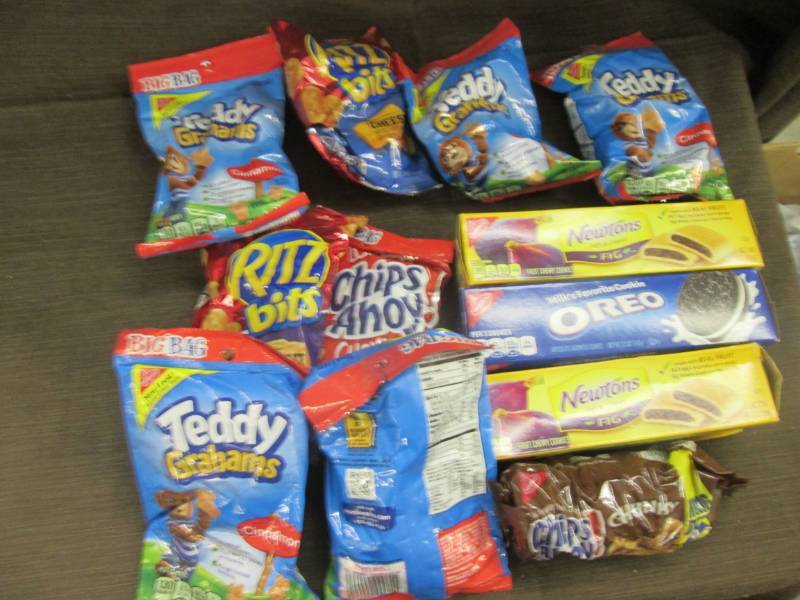 lot 49 image: 12 Assorted Snack Pks...