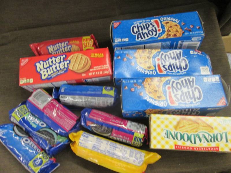 lot 50 image: 12 Assorted Snack Pks...