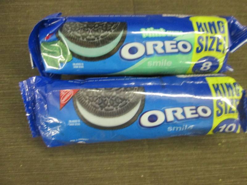 lot 51 image: 12- 4.1 oz pks Oreo Mint & Original...