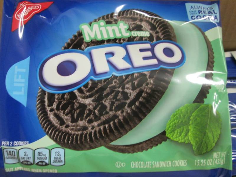 lot 108 image: Case of 12- 15.25 oz Oreo Mint Cook...