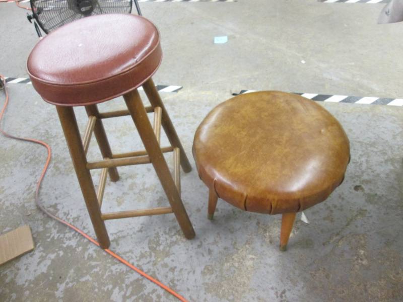 lot 119 image: 2 Stools...