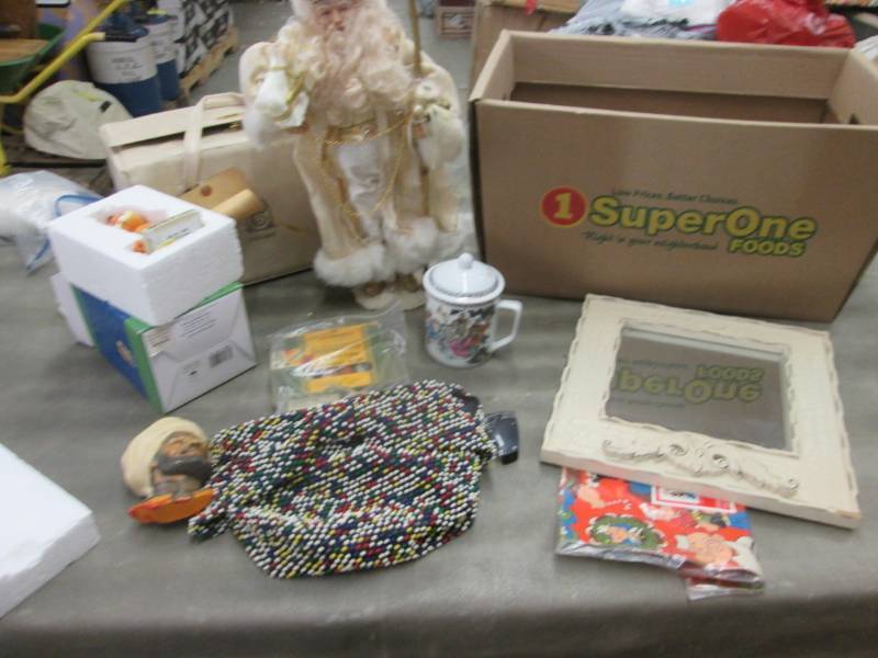 lot 121 image: Garfield Figure, Vintage Santa, D...