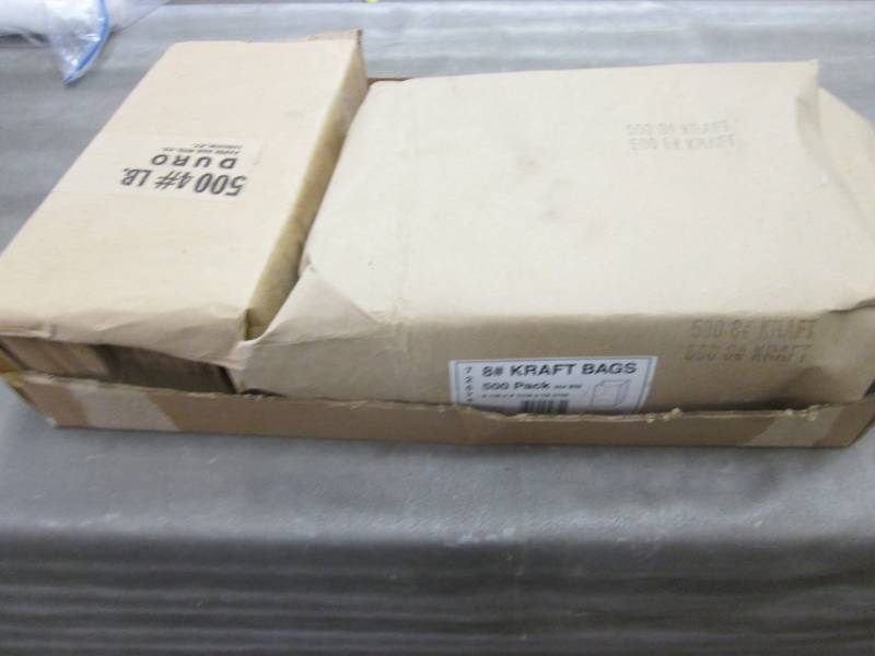 lot 124 image: 4# & 8# Kraft Bags...