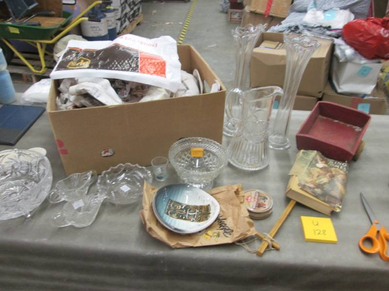 lot 128 image: Assorted Vintage Glassware plus mis...