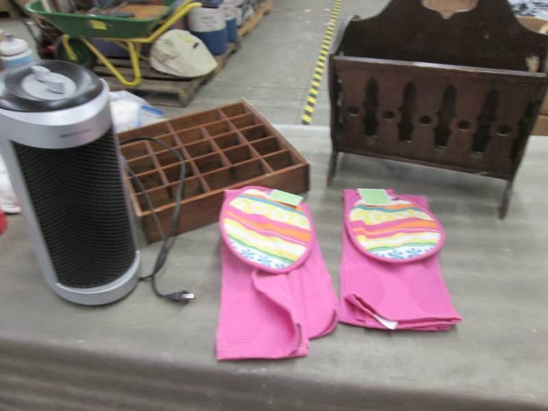 lot 139 image: Shadow Box, Magazine Rack, 2 Kitche...