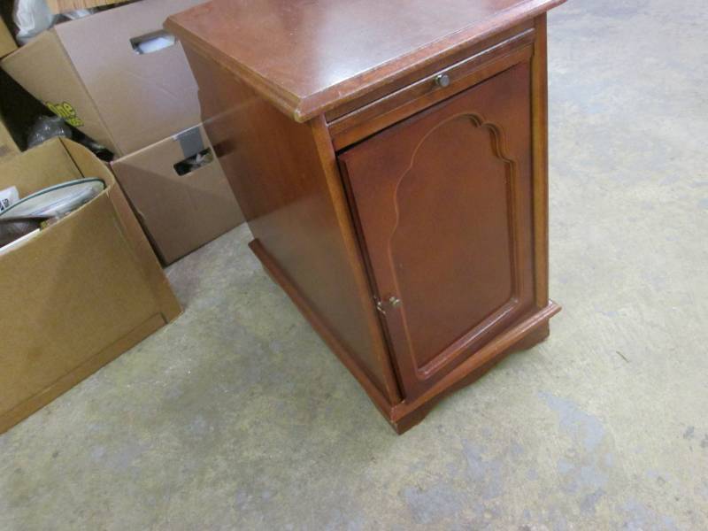 lot 154 image: End TableMagazine Rack...