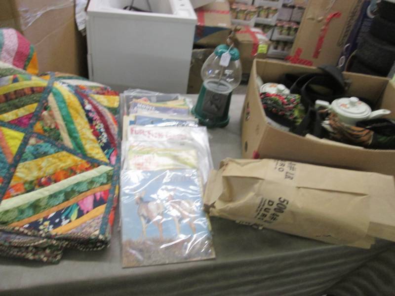 lot 190 image: 2 Teapots, Gumball machine, #4 Kraf...