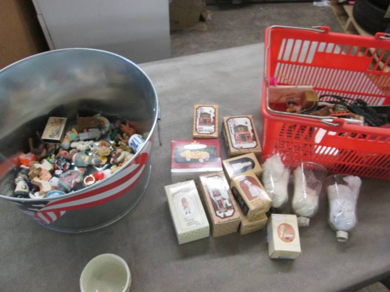 lot 199 image: Galvanized Basket with miniature fi...