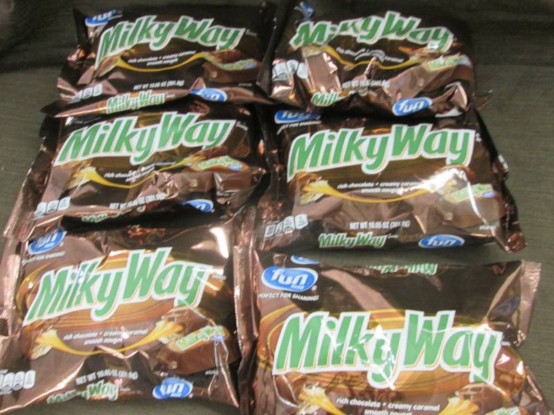 lot 209 image: 6 Bags- 10.65 oz MilkyWay Fun Size ...
