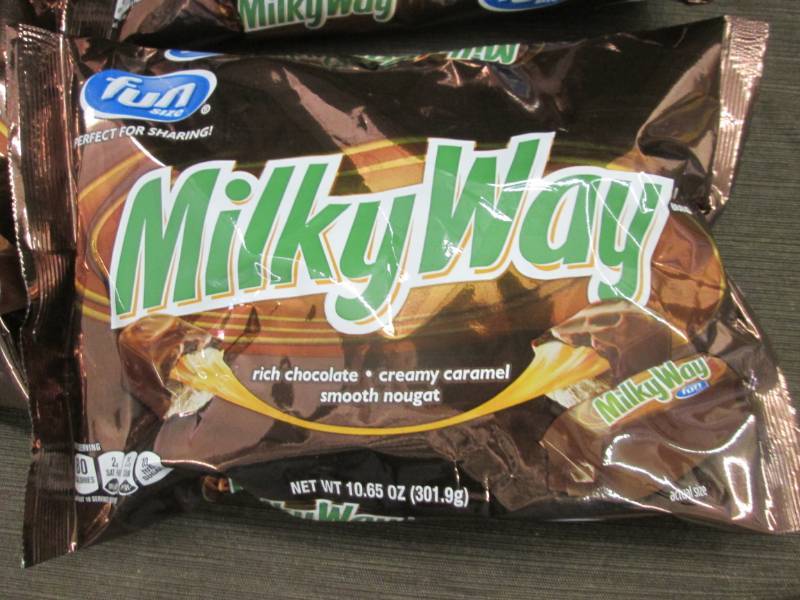 lot 210 image: 6 Bags- 10.65 oz MilkyWay Fun Size ...