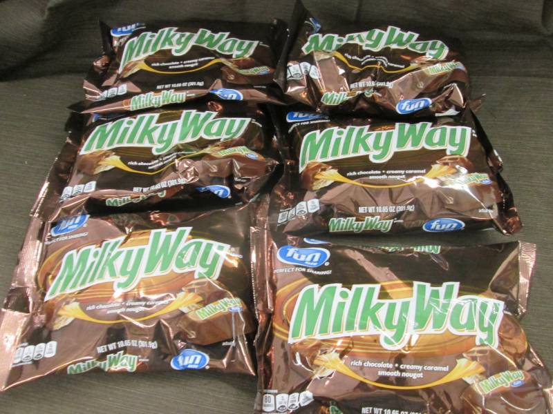 lot 211 image: 6 Bags- 10.65 oz MilkyWay Fun Size ...