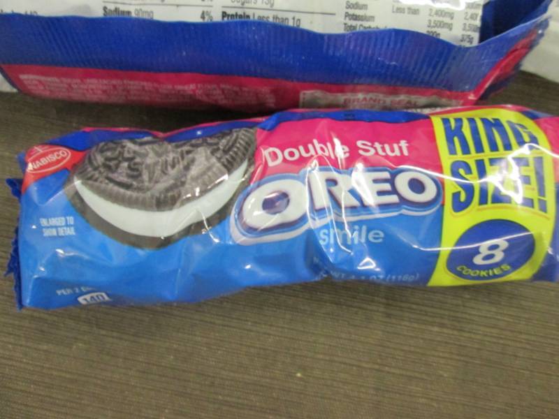 lot 233 image: 12- 4.1 oz pks  Oreo Double Stuf Co...
