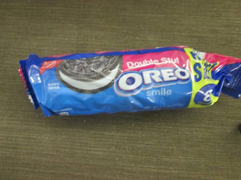 lot 239 image: 12- 4.1 oz pks Oreo Double Stuf Coo...