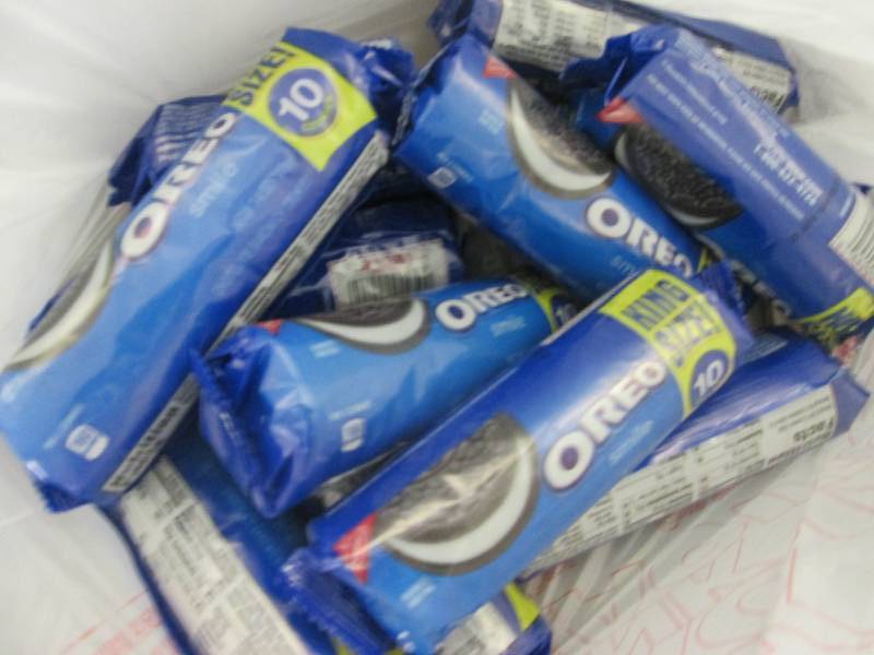 lot 322 image: 12- 4.1 oz pks Oreo Cookies...