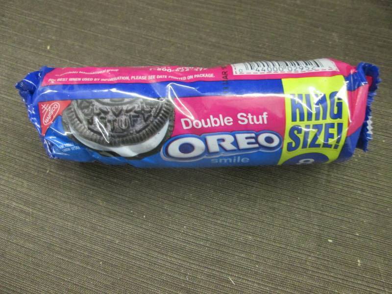lot 323 image: 12- 4.1 oz pks Oreo Double Stuf Coo...