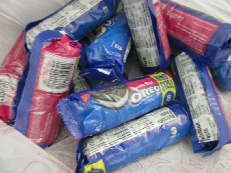 lot 324 image: 12- 4.1 oz pks Oreo Double Stuf Coo...