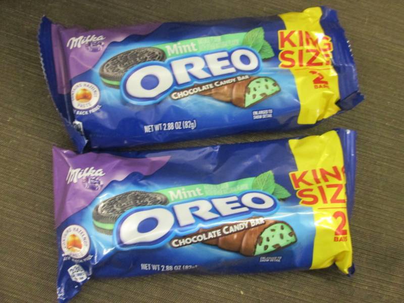 lot 329 image: 12 - 2.88 oz Oreo Chocolate Candy B...