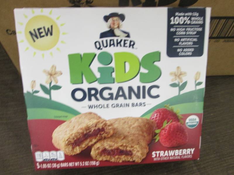 lot 336 image: Case of 8- 5.2 oz pks Quaker Kids O...