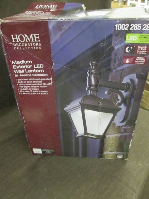 lot 371 image: Home Decorators Collection 1-Light ...