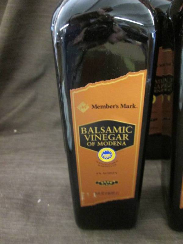 lot 419 image: Lot of 5 Members Mark Balsamic Vin...