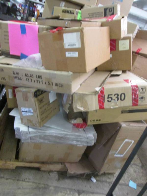 lot 425 image: Pallet of UnclaimedUnsold Items...