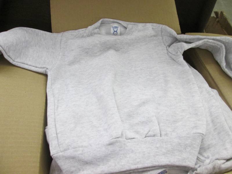 lot 432 image: Lot of 12 Size 3 Rabbit Skins Sweat...