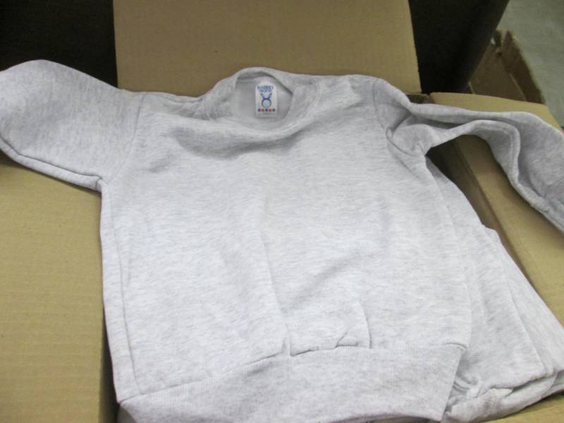 lot 433 image: Lot of 12 Size 3 Rabbit Skins Sweat...