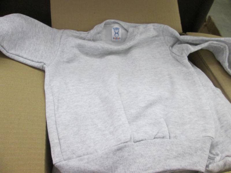 lot 437 image: Lot of 12 Size 3 Rabbit Skins Sweat...