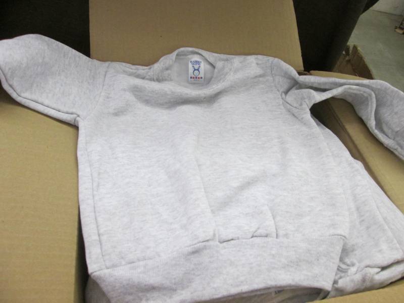 lot 438 image: Lot of 12 Size 3 Rabbit Skins Sweat...