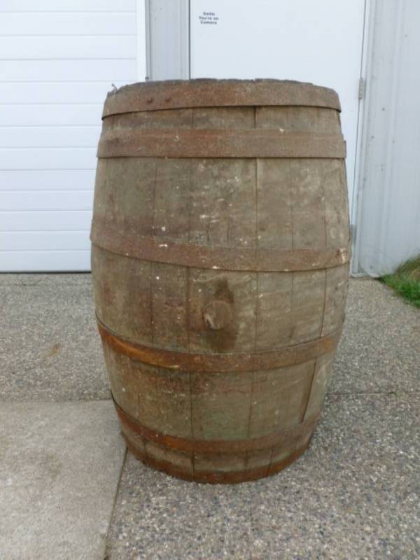 lot 2 image: Antique Whiskey Barrel
