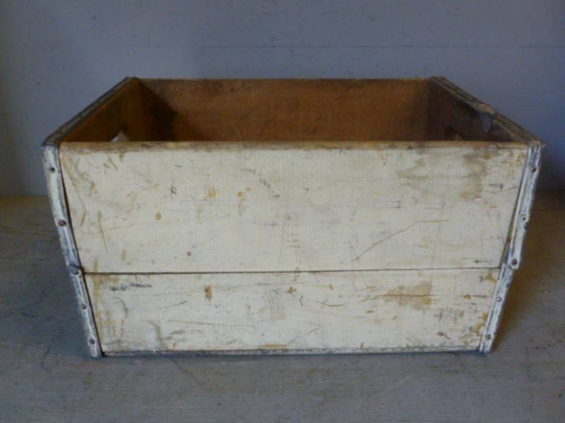 lot 17 image: Vintage Wooden Box