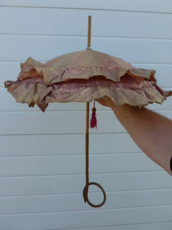 lot 20 image: Antique Umbrella