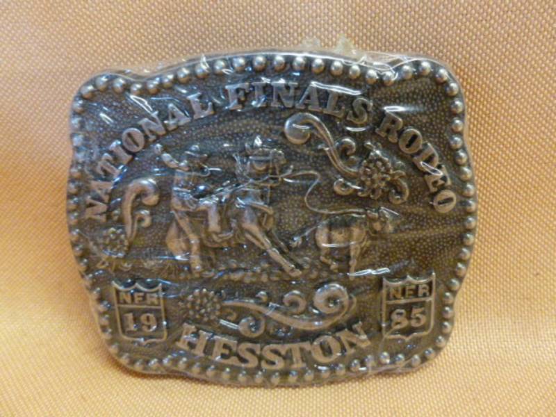 lot 28 image: Collectible Belt Buckle