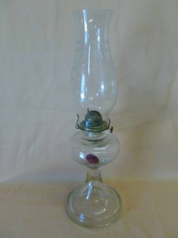 lot 32 image: Vintage Oil Lamp