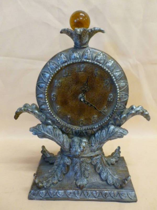 lot 33 image: Mantle Clock