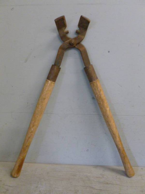 lot 34 image: Vintage Hoof Trimmer