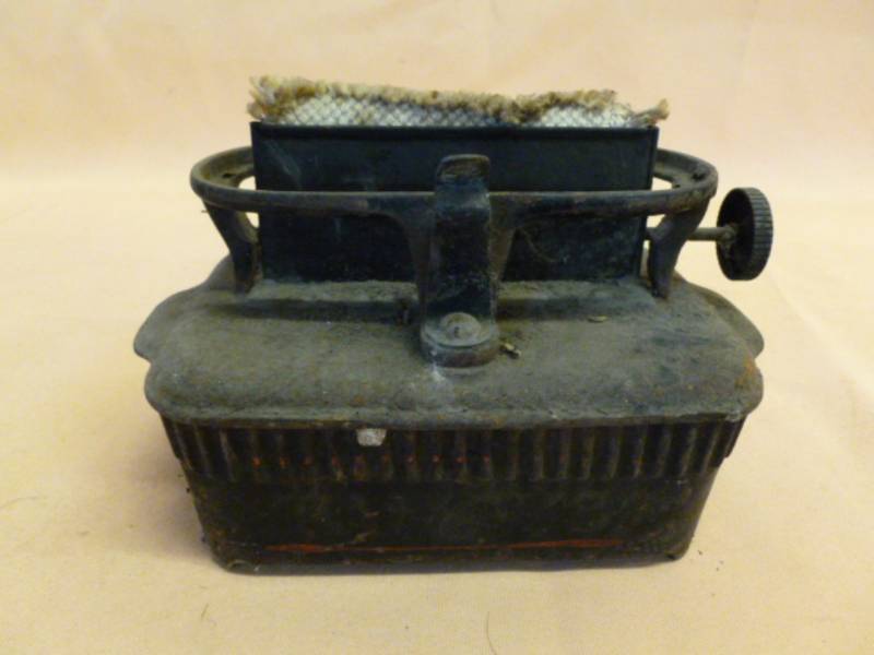 lot 41 image: Antique Oil Heater