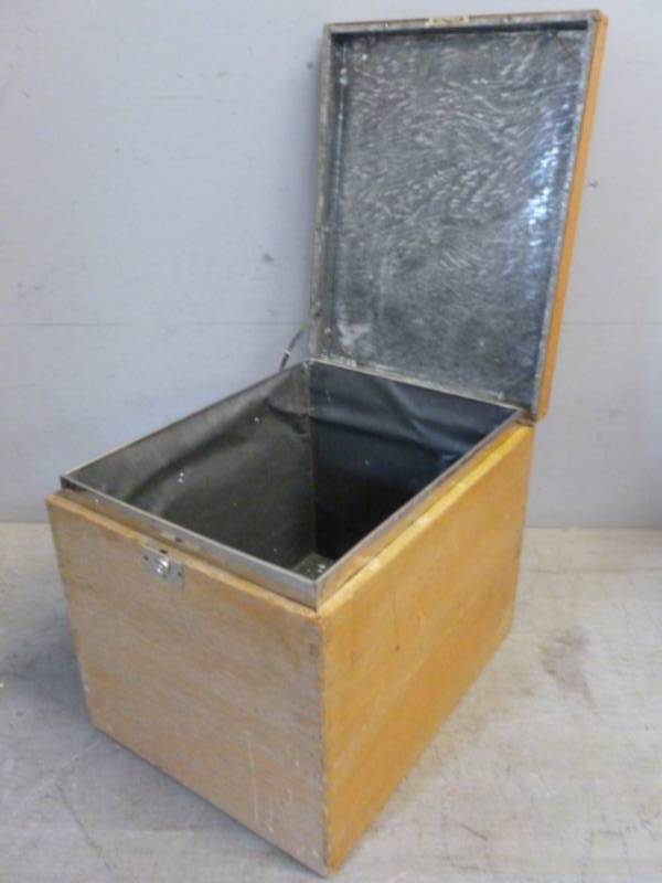 lot 59 image: Vintage Milk Box