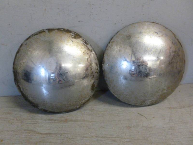 lot 60 image: Vintage Hub Caps