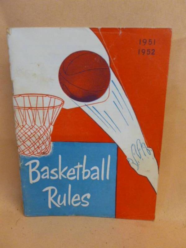 lot 64 image: Vintage Booklet