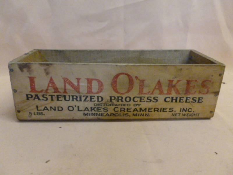 lot 67 image: Vintage Cheese Box