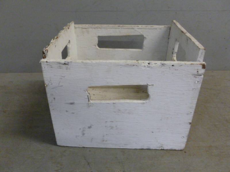 lot 77 image: Vintage Milk Box